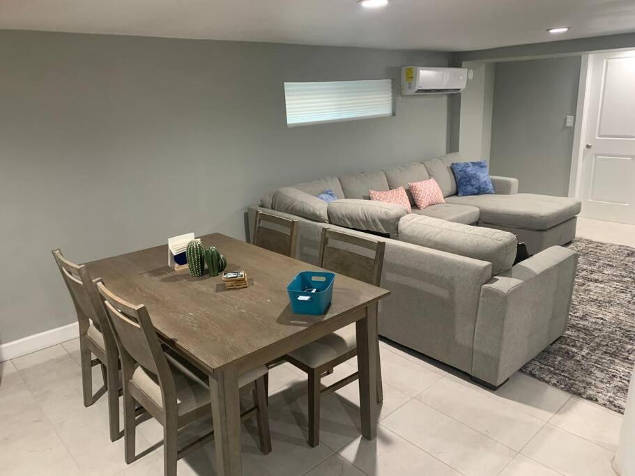 Stylish Basement Studio In Central El Paso - Very Spacious Eksteriør billede